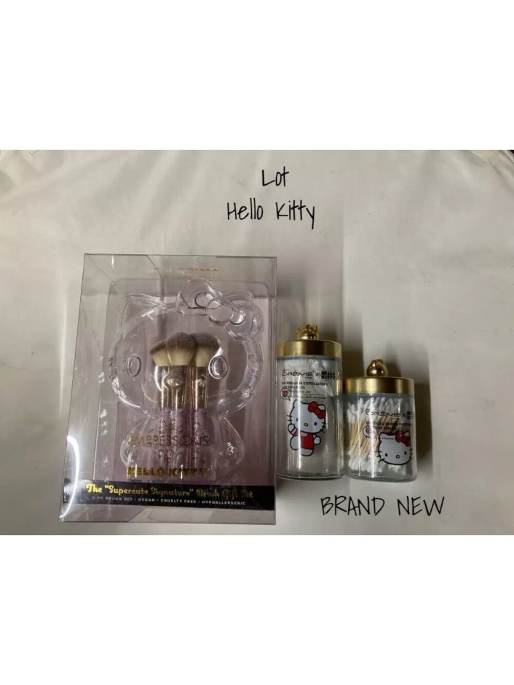 Hello Kitty Impressions Limited Edition Crème Shop Cotton Swabs & Pads Brush Set